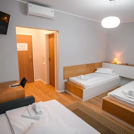 Konukevi Pensiunea La Broscuta 3*